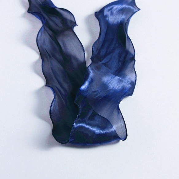 〈2メートル〉ブルー　シルク風　リボン シャイニングシアー　ウェーブ 1枚目の画像