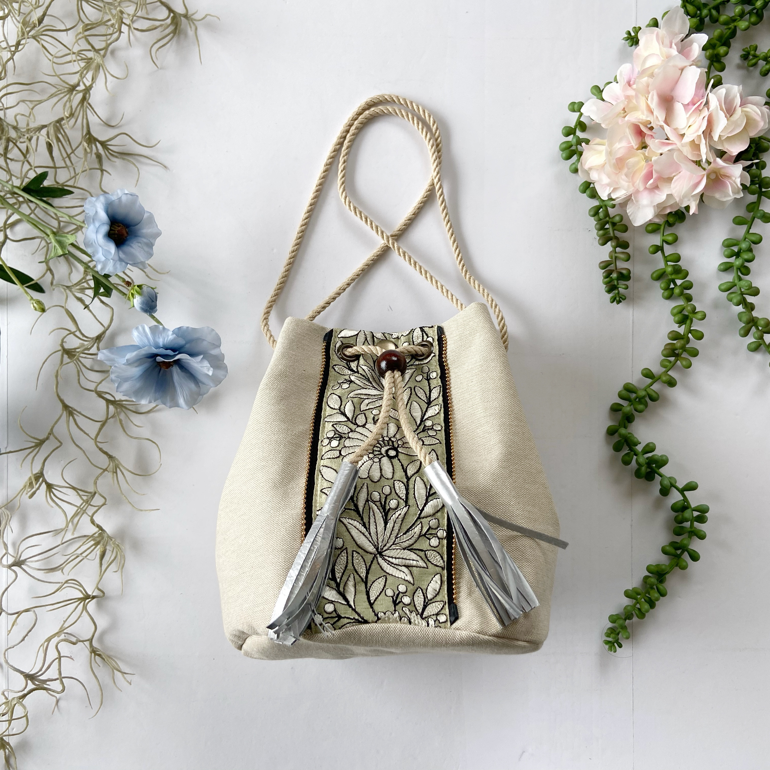 m*様 moro 巾着バッグ　グリーン　Mサイズ　インド刺繍 m*様 巾着バッグ　グリーン　Mサイズ　インド刺繍 moro
