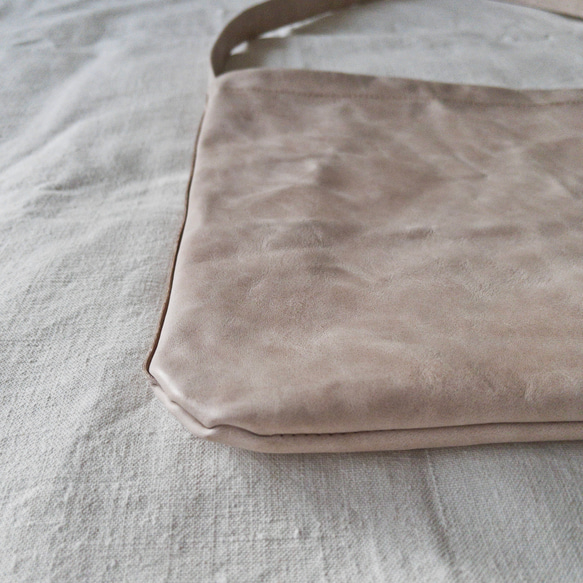 flat one shoulder bag 3枚目の画像