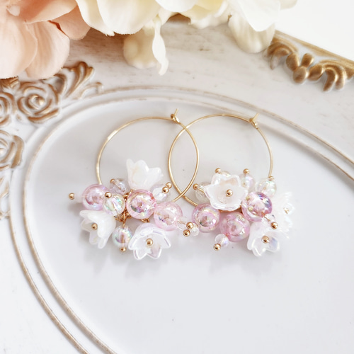 mami♪ フラワーブーケ♡ハンドメイドピアス シ【ピアス】ビーズいっぱい♪フラワーブーケフープピアス(オーロラ