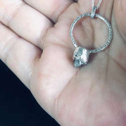 ダイヤモンド結晶のリング型ネックレス(silver製) 2枚目の画像