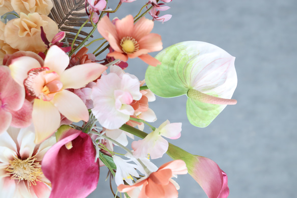 カラーとアンスリウムのリゾートブーケ　ウェディングブーケ　ピンク　グリーン　ブライダル　結婚式　完成品　即納可能 5枚目の画像