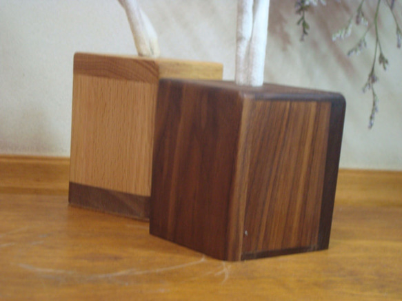 無垢の木ウォールナット仕様　床置き型ドアストッパー（小）新作です！ 5枚目の画像