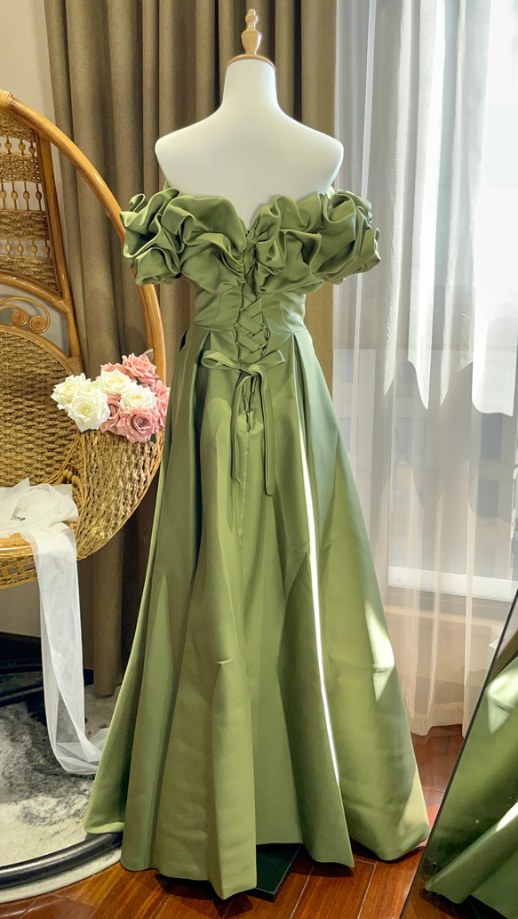 憧れのドレス　高級サテン　オフショルダー　二の腕カバー　グリーン　サイズオーダー可能　床付く　グリーン　ウェディングドレ 10枚目の画像