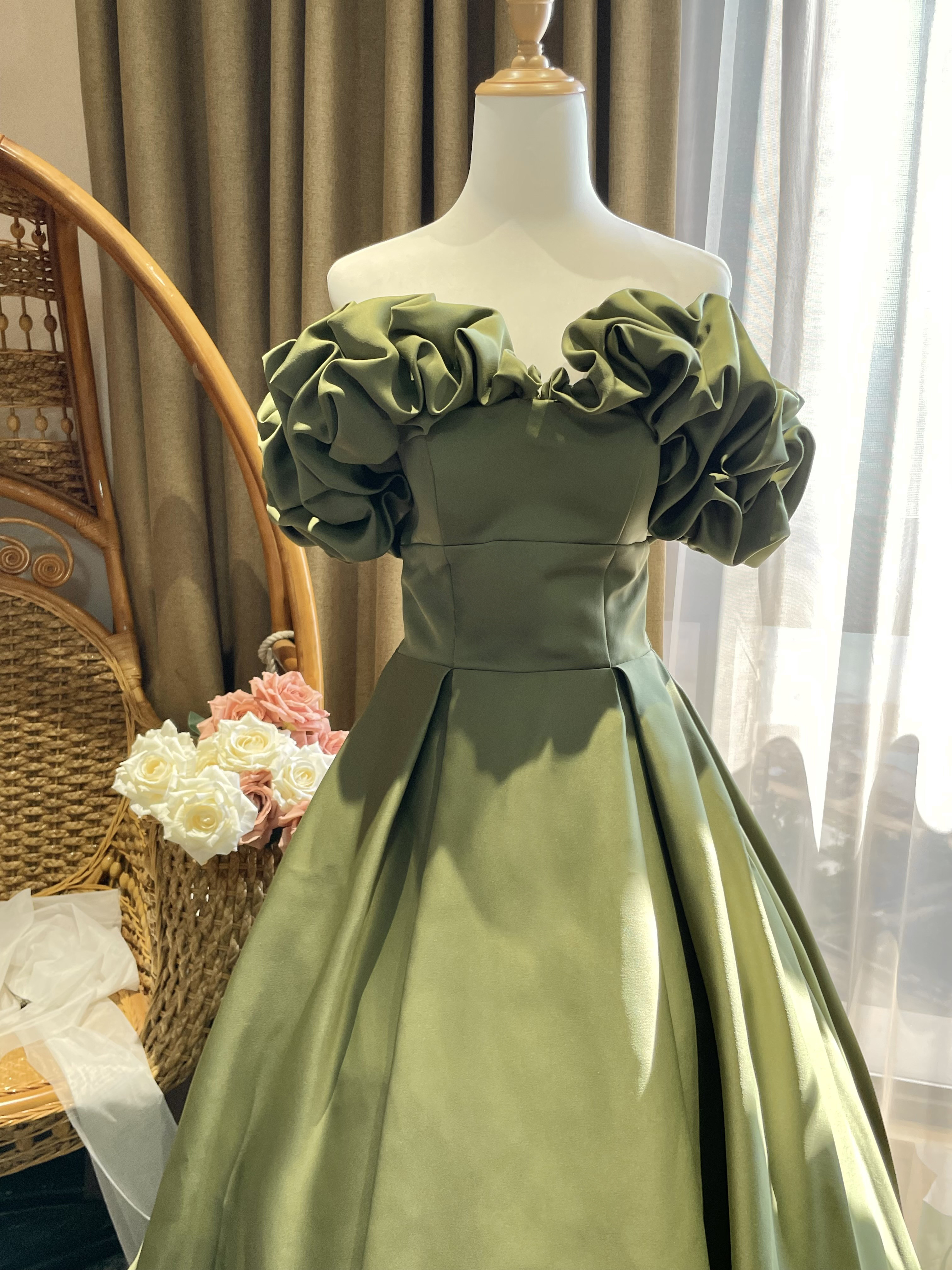 超美品】ビスチェ&オフショルダー2wayオリーブグリーンサテンドレス