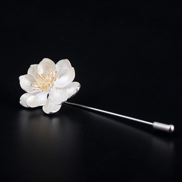 蓮の花のブローチ - 気品と美しさを身に着けることで魅力をアップ　C040 1枚目の画像