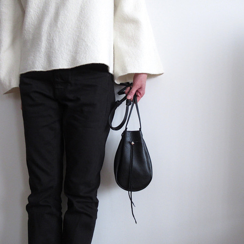 イタリアンレザー 巾着バッグ レザーポーチ ポーチバッグ スマホケース