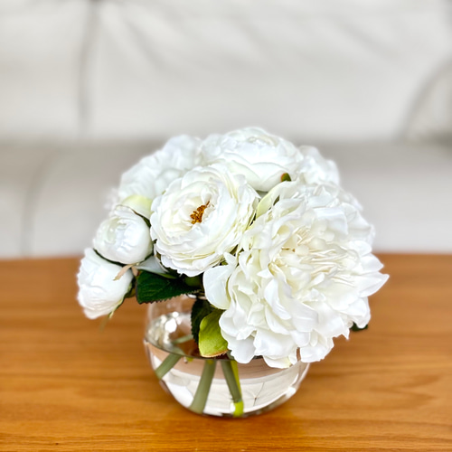 ふんわりホワイト ピオニーとローズのアレンジ マジカルウォーター