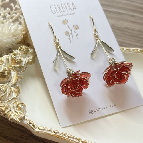 一輪のカーネーション〜ピアス/イヤリング ピアス（フック