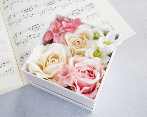 1点限り＊やわらかなローズのフラワーボックス❁アーティフィシャル