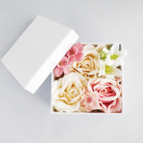 1点限り＊やわらかなローズのフラワーボックス❁アーティフィシャル