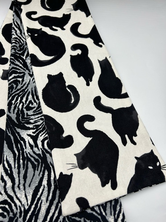 4881木綿半幅帯　黒猫×ゼブラ柄 　帯単品売り 3枚目の画像