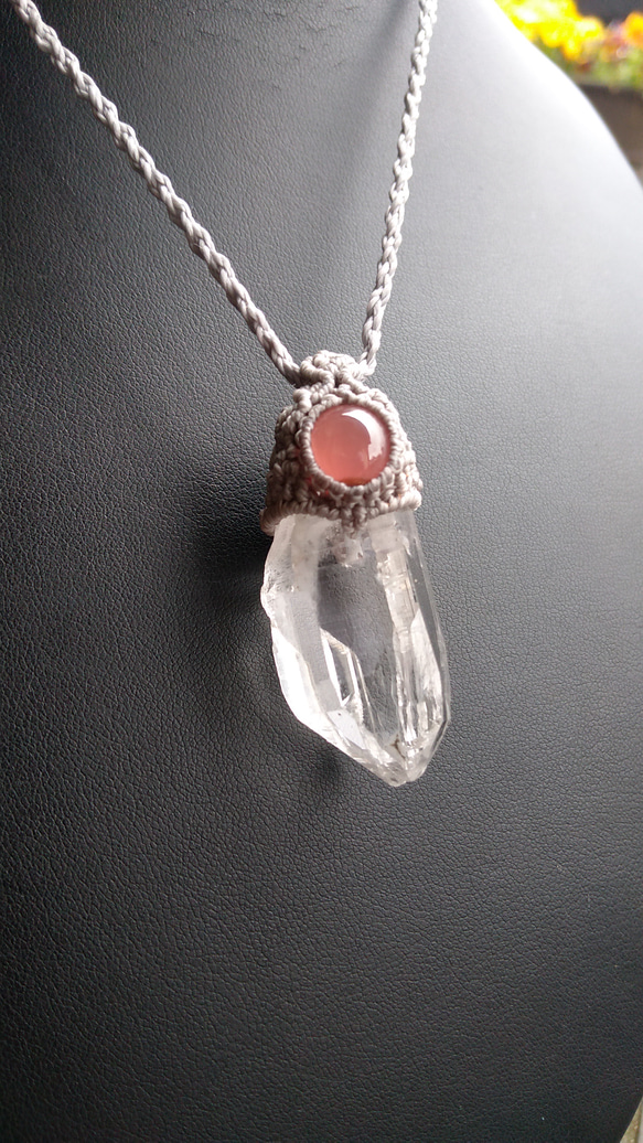 ガネッシュヒマール産】ヒマラヤ水晶とインカローズの天然石マクラメ