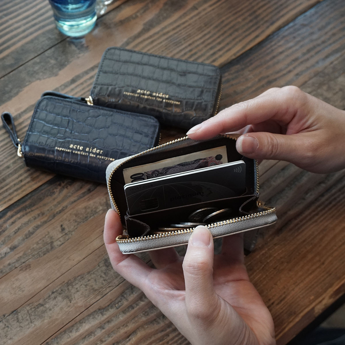 ブラウン入荷！コンパクトさを追求（意匠登録済）のクロコ型押しレザーのミニ財布 ４色【AAU03.01】