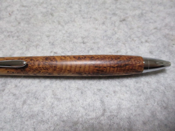 屋久杉　泡瘤　椿油仕上げ　木軸ボールペン(シャープペンシル)　希少材　 5枚目の画像