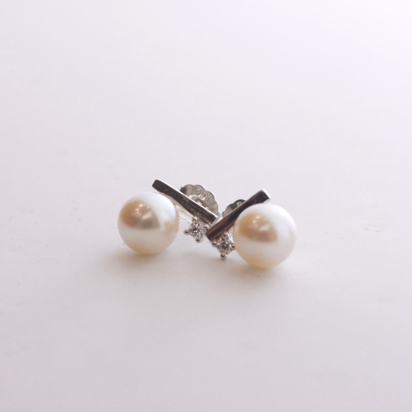 クリーム系天然色 アコヤ真珠 デザイン スタッドピアス s925 金属アレルギー対応 4枚目の画像