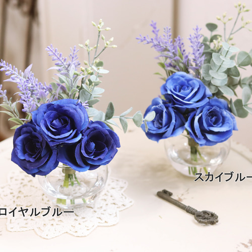 1年中楽しめる「ロイヤルブルーローズとジャスミンのガラス器アレンジ