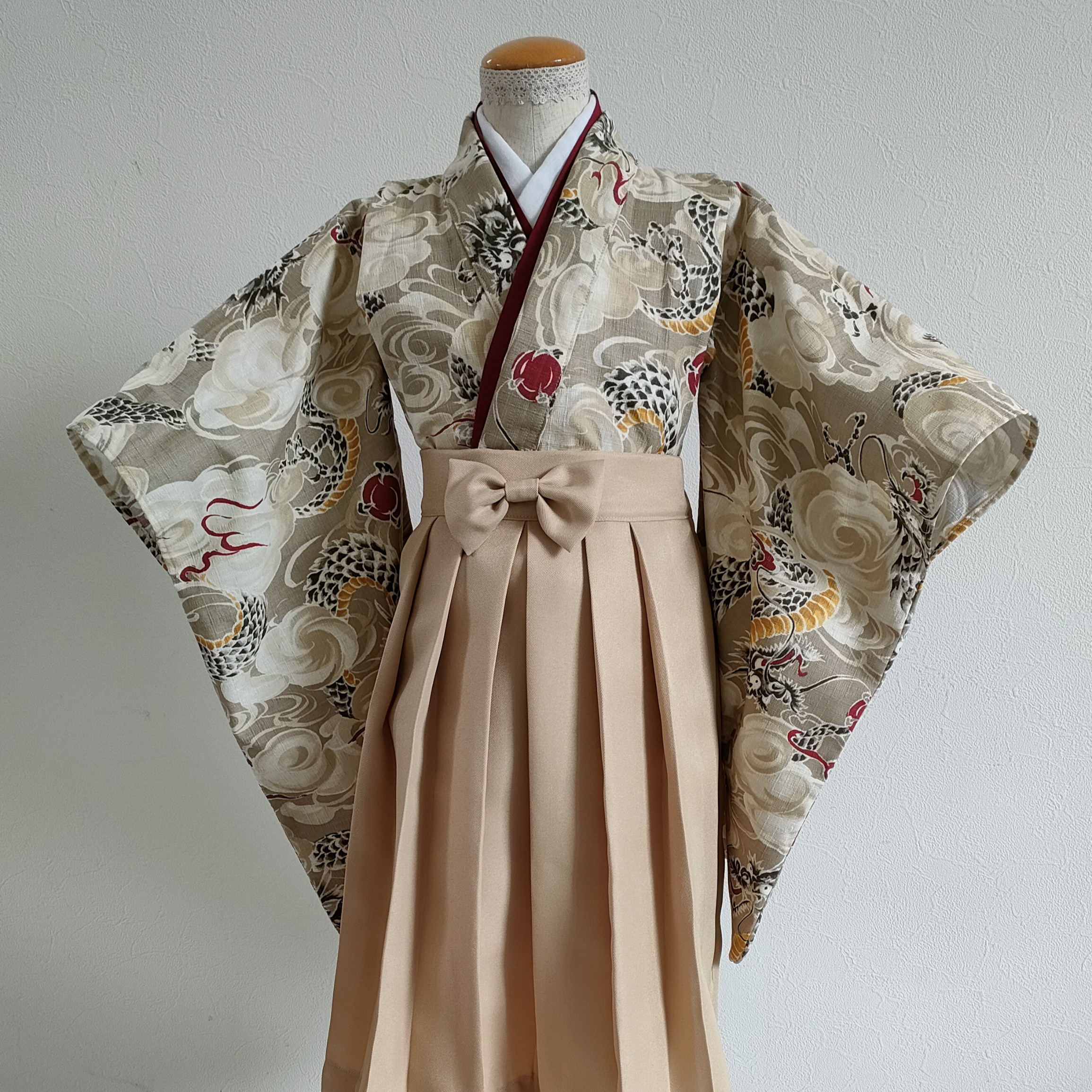 ★簡単に着られるベビー袴！　＝大龍ベージュ＋ベージュ袴セット＝　90-100size