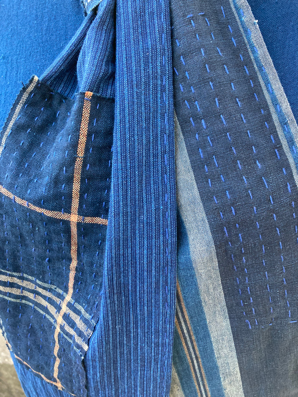 413 襤褸　ストール　古布　リメイク　藍染　藍染め　パッチワーク　刺し子　刺子　らんる　古裂　再構築 11枚目の画像