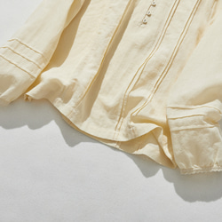 亞麻襯衫，配有令人印象深刻的蕾絲袖口和領口 100% 亞麻 淡黃色 240402-1 第4張的照片