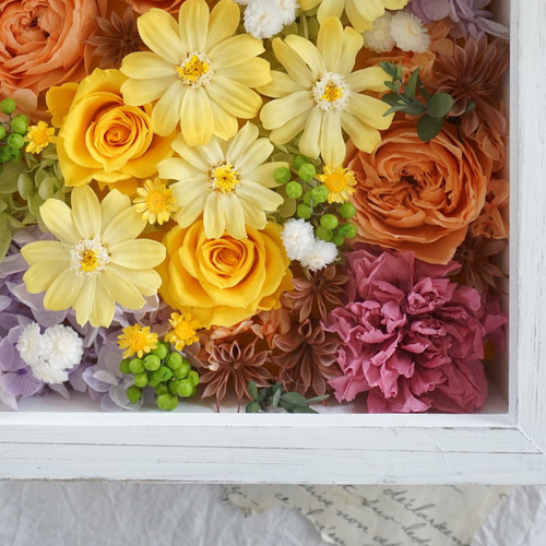 明るい陽のいろ　元気カラー、プリザーブドフラワーのフレームアレンジメント 明るい陽のいろ 元気カラー、プリザーブドフラワーのフレーム