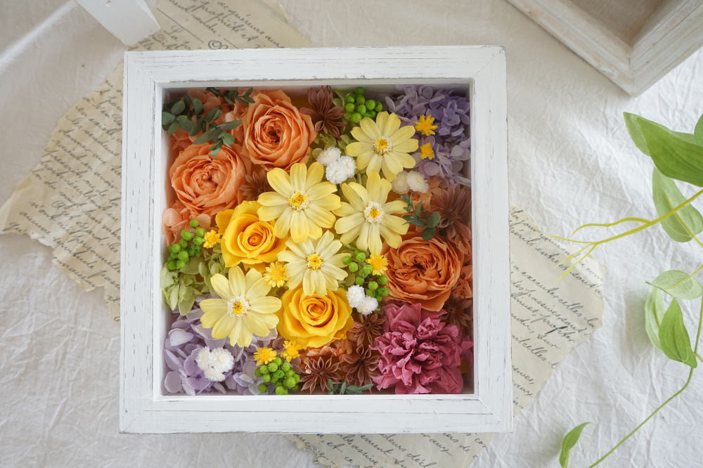 ビタミンカラーのフレームフラワー　開店祝い　新築祝い　～プリザーブドフラワーアレンジメント～