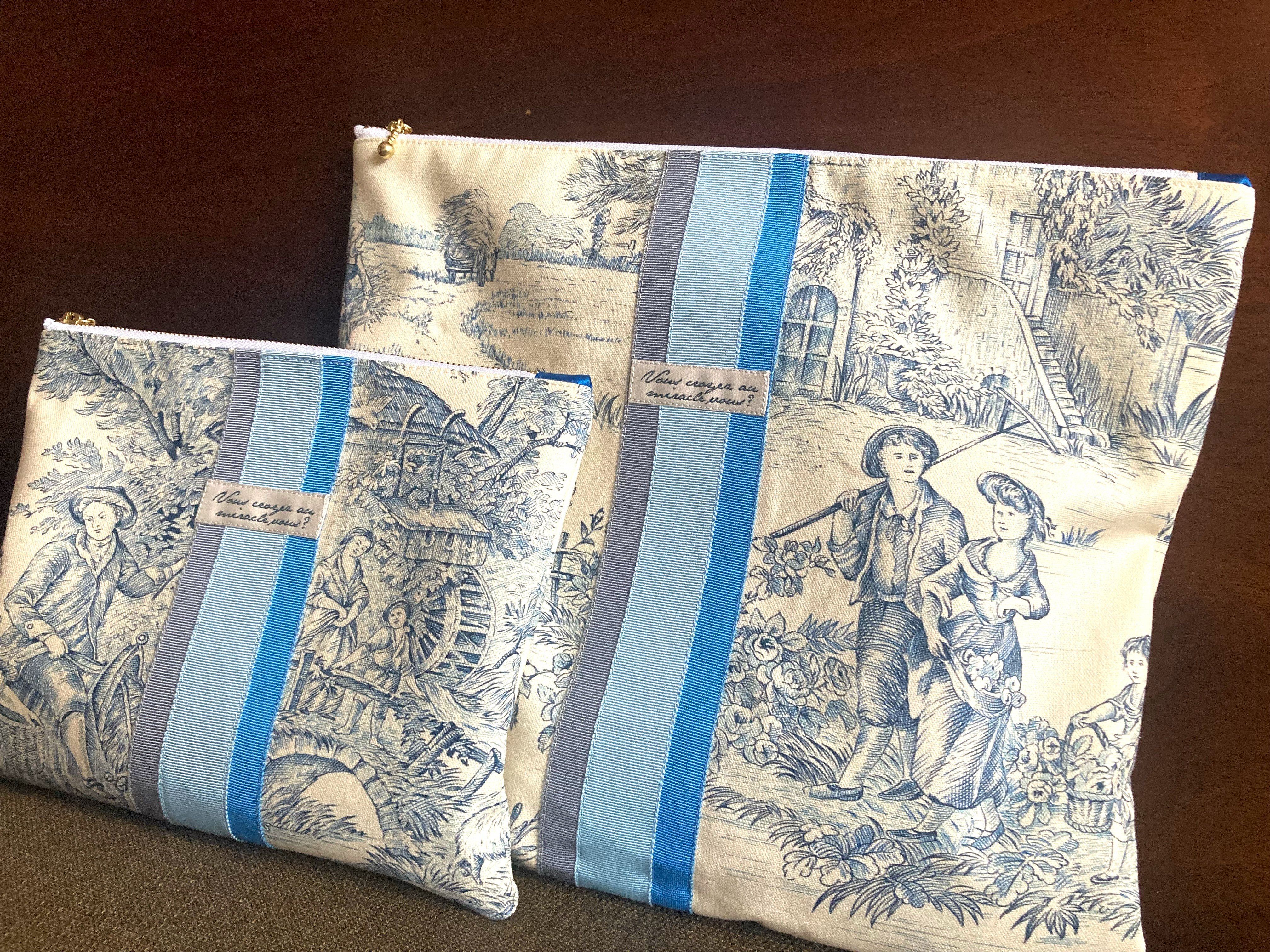 フランス製生地　トワルドゥジュイの大きなポーチ ☆32センチ【PASTORALE ブルー】