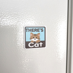 ４.５×４.５cm【＊キジシロ猫＊THERE'S CAT（猫が居ます） マグネットステッカー】車 通院 玄関 ドア 3枚目の画像