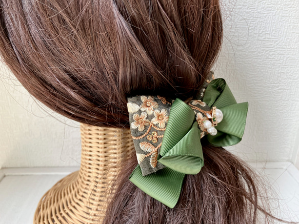 刺繍リボンとグログランの髪飾り オリーブグリーン 5枚目の画像