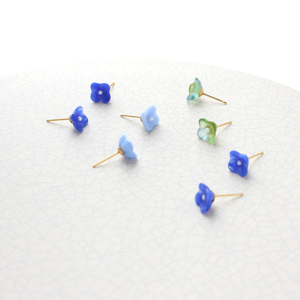ヴィンテージガラスとパール｜透明な花のピアス/ノンホールピアス［グリーンブルー］サージカルステンレス/チタン 3枚目の画像