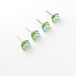 ヴィンテージガラスとパール｜透明な花のピアス/ノンホールピアス［グリーンブルー］サージカルステンレス/チタン 7枚目の画像