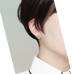 ヴィンテージガラスとパール｜透明な花のピアス/ノンホールピアス［グリーンブルー］サージカルステンレス/チタン 10枚目の画像