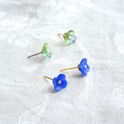 ヴィンテージガラスとパール｜透明な花のピアス/ノンホールピアス［グリーンブルー］サージカルステンレス/チタン 6枚目の画像