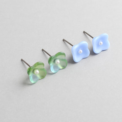 ヴィンテージガラスとパール｜透明な花のピアス/ノンホールピアス［グリーンブルー］サージカルステンレス/チタン 4枚目の画像