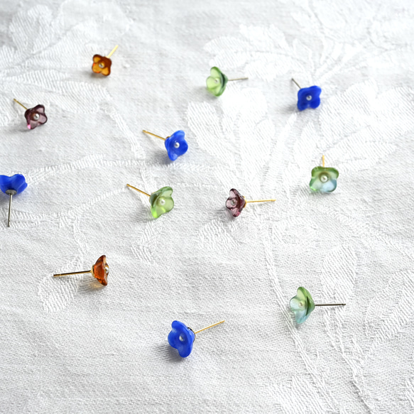 ヴィンテージガラスとパール｜透明な花のピアス/ノンホールピアス［グリーンブルー］サージカルステンレス/チタン 9枚目の画像