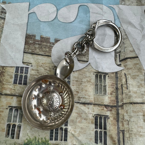 フランスヴィンテージキーホルダー 1966ワールドカップ記念 16こセット 962【50個!】ヴィンテージ フランス フレンチ キーホルダー - メルカリ