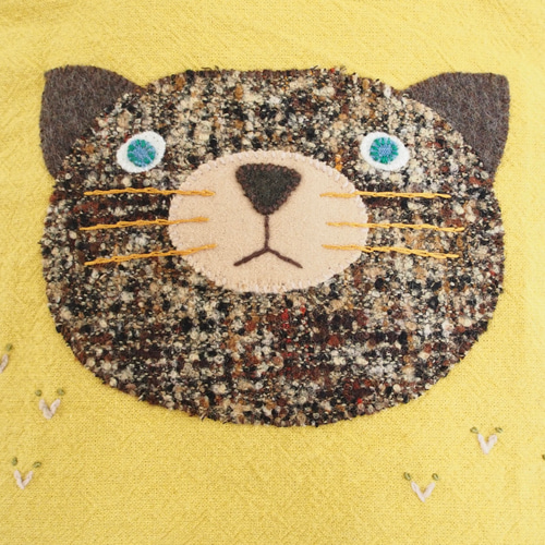 布刺繍の味わい猫ちゃんがかわいい手提げミニバッグ（黄色