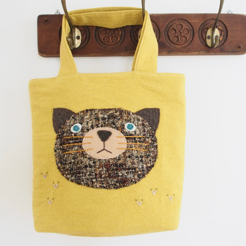 布刺繍の味わい猫ちゃんがかわいい手提げミニバッグ（黄色