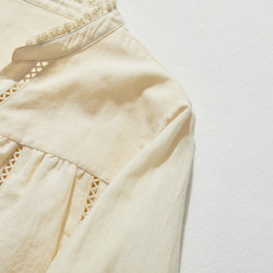精緻階梯蕾絲設計V領亞麻襯衫 100%亞麻 淡黃色 240403-3 第3張的照片