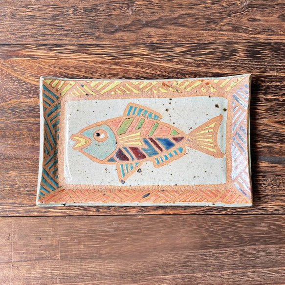 ＊個性的な長角皿＊十色釉薬で描いたお魚柄＊ 2枚目の画像