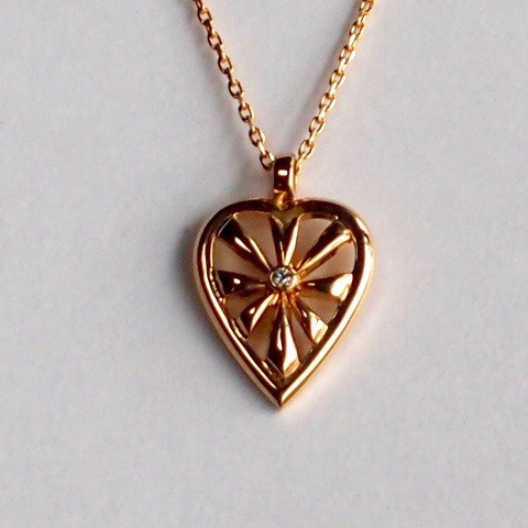 K18 ダイヤ付きハートネックレス