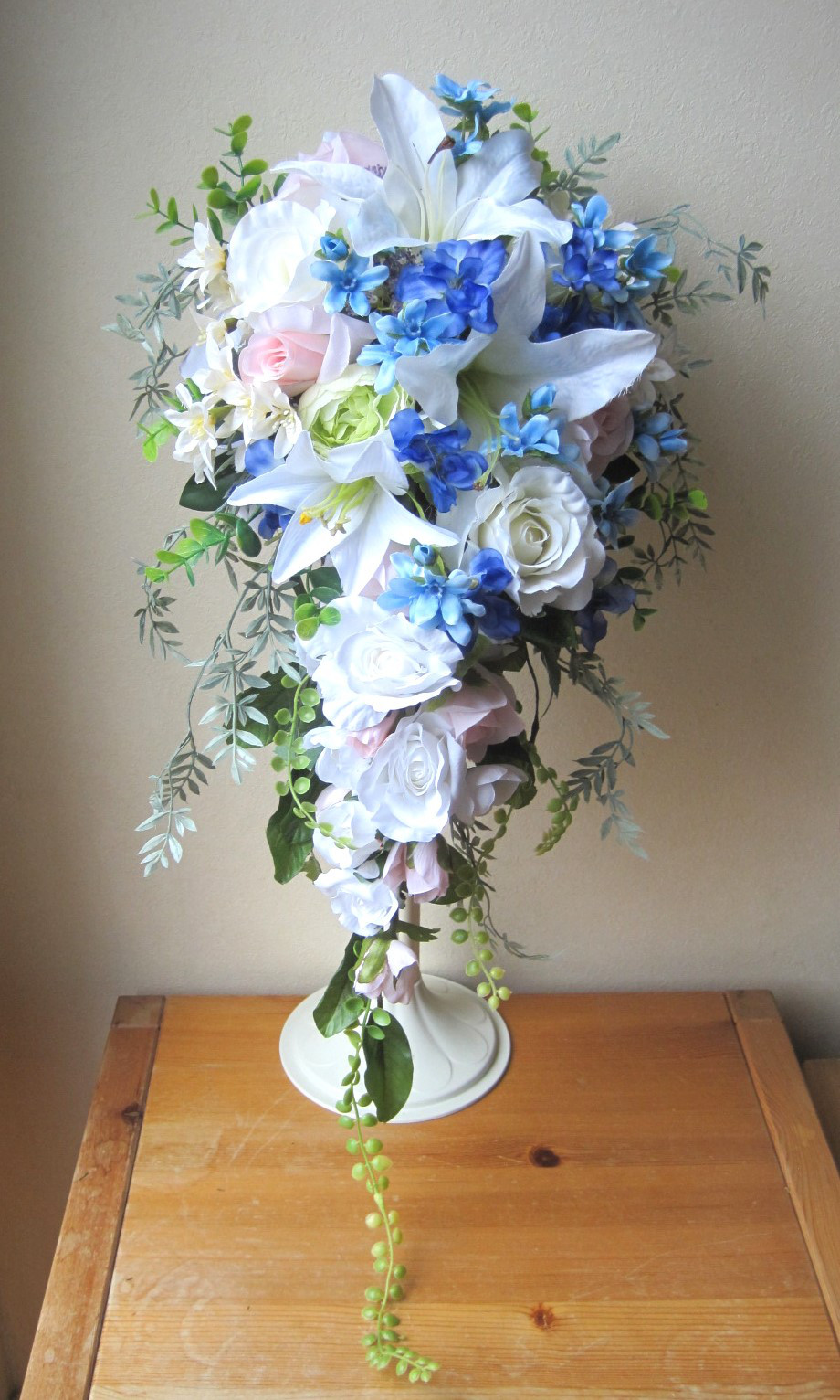 カサブランカのキャスケードブーケ♪ブートニア付き♪生花みたいに綺麗な造花です♪高品質なのに安い