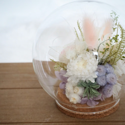 淡い花々 ガラスドームのアレンジメント glass dome arrangement 9枚目の画像