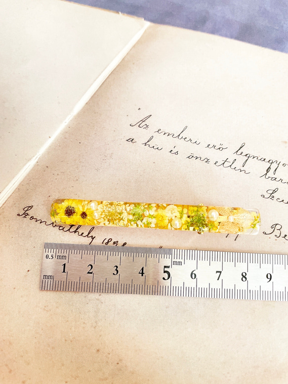 黄色いお花畑のヘアクリップ 5枚目の画像
