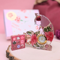 薔薇、カーネーションの　猫時計と　チョコボックスキーホルダーセット　母の日ラッピング 1枚目の画像