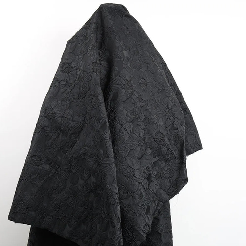 上品 黒です花柄 ジャカード織りの生地 ☆生地幅約145cm×長さ