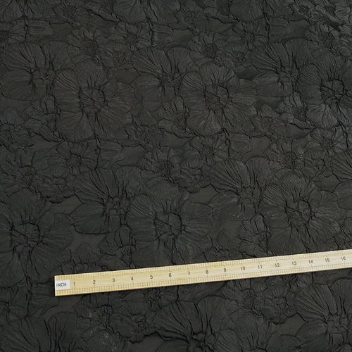 上品 黒です花柄 ジャカード織りの生地 ☆生地幅約145cm×長さ