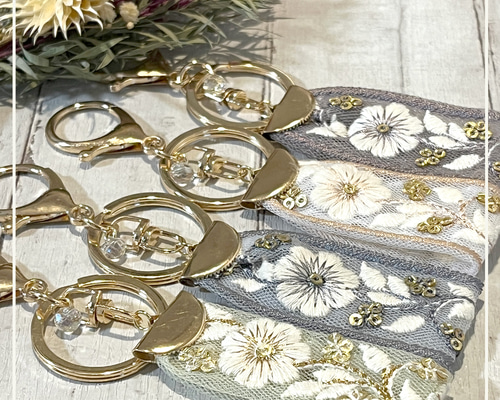 インド産ハンドメイドキーチャーム インド産ハンドメイドキーチャーム インド刺繍リボンのキーホルダー