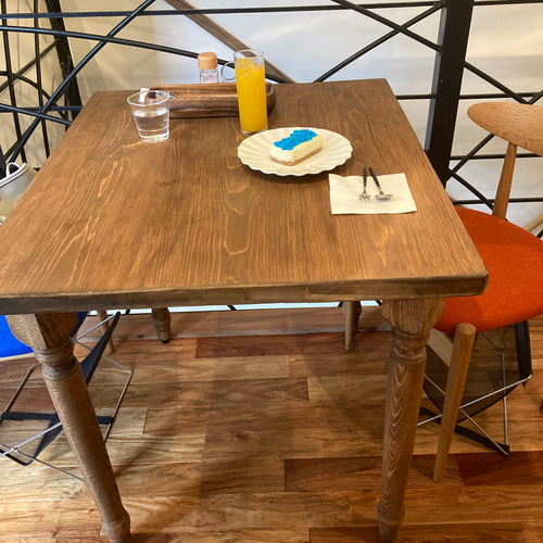 ひのき天板70cmろくろ足テープル(1台) 奥行約70㎝ カウンター