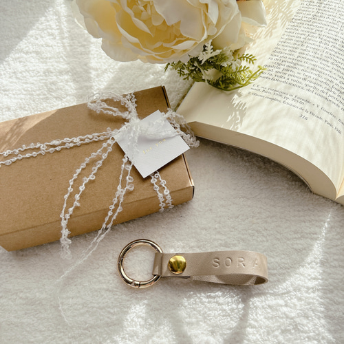 【即購入◎】名前 オーダー 名入れ刺繍キーホルダー バッグチャーム ネームタグ 即購入◎】名前 オーダー 名入れ刺繍キーホルダー バッグ